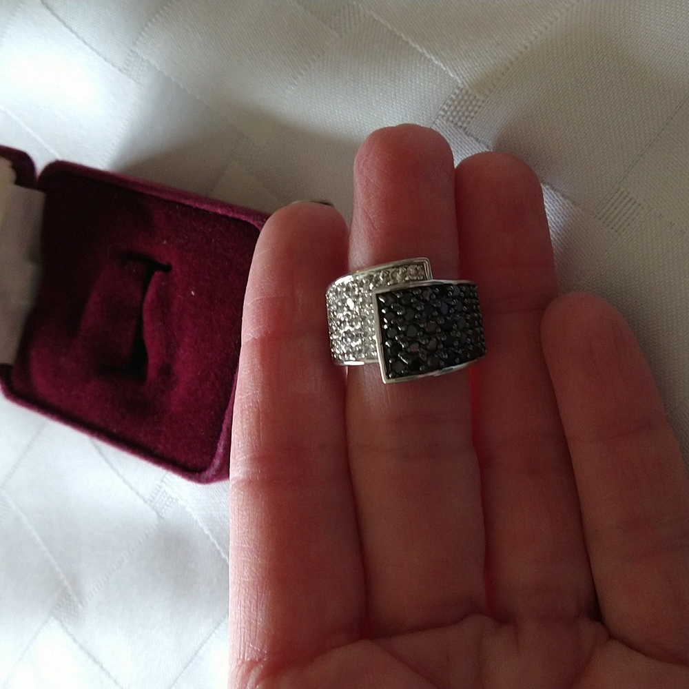 Premier Designs black and silver ring size 7